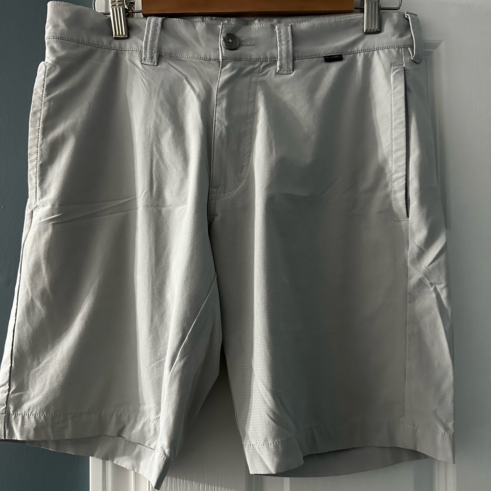 Men’s Travis Mathew Golf Shorts. Size 30. Great condition.